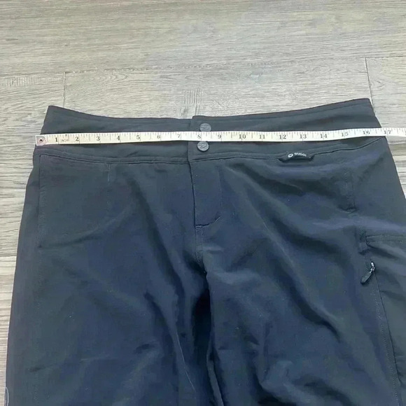 SUGOI | Black 3/4 athletic straight leg pant - Picture 6 of 9